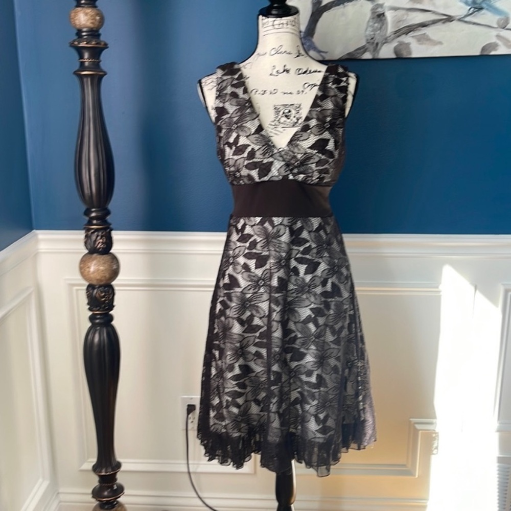 Chic Black Floral Lace Midi Skirt